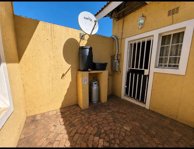 2 BEDROOM TOWNHOUSE FOR SALE IN KOOKRUS